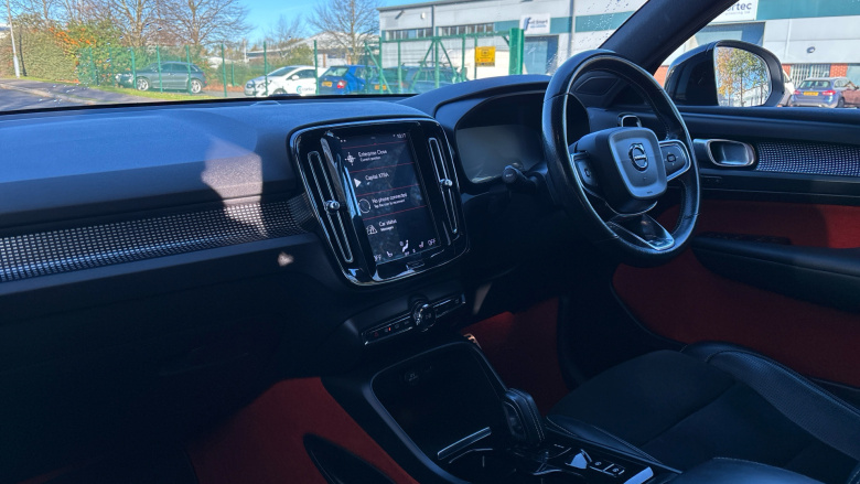 Volvo Xc40 2.0 T4 R DESIGN Pro 5dr AWD Geartronic Petrol Estate